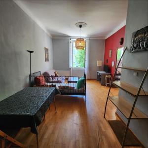 For rent Marseille-6eme-arrondissement 3 rooms 62 m2 Bouches du Rhone (13006) photo 1