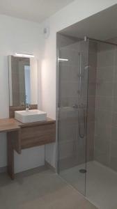 For rent Tours 3 rooms 58 m2 Indre et loire (37100) photo 3