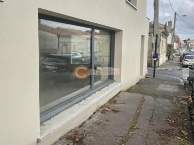 Louer Commerce 61 m2 Bordeaux