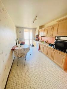 For sale Roanne 6 rooms 130 m2 Loire (42300) photo 2