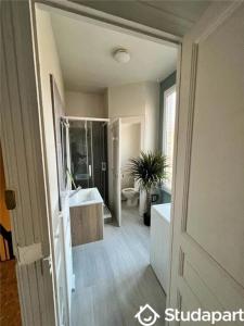 For rent Reims 2 rooms 27 m2 Marne (51100) photo 2