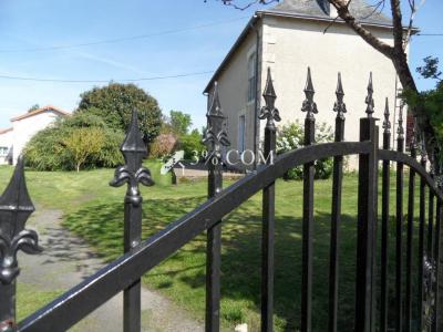 For sale Fleix 11 rooms 232 m2 Vienne (86300) photo 1