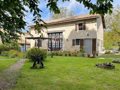 For sale 15 rooms 367 m2 Charente (16240) photo 0