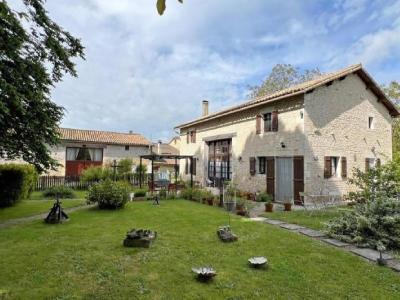 For sale 15 rooms 367 m2 Charente (16240) photo 1
