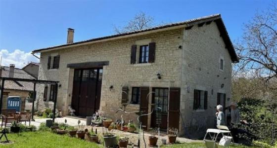 For sale 15 rooms 367 m2 Charente (16240) photo 2