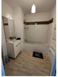 For rent Bordeaux 3 rooms 68 m2 Gironde (33000) photo 2