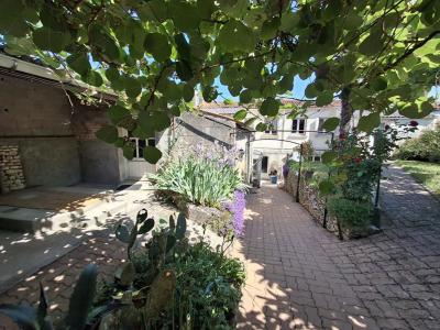 For sale Gue-de-velluire 13 rooms 222 m2 Vendee (85770) photo 0