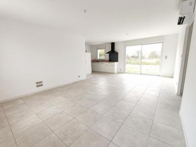 For sale Saintes 3 rooms 70 m2 Charente maritime (17100) photo 2