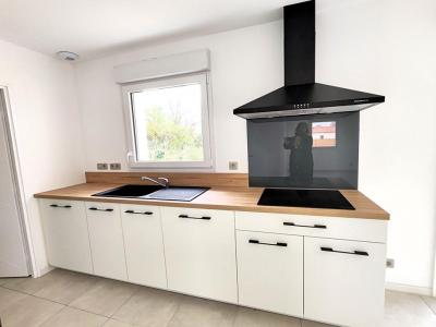 For sale Saintes 3 rooms 70 m2 Charente maritime (17100) photo 4