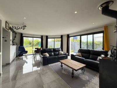 For sale Vannes 5 rooms 143 m2 Morbihan (56000) photo 2