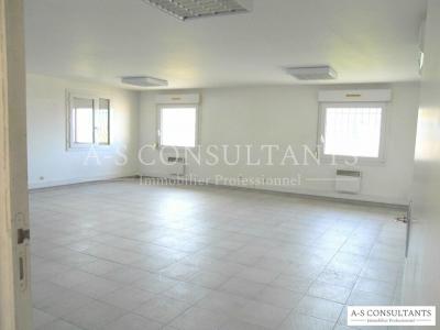 Louer Commerce 330 m2 Toussieu