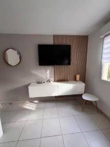 Louer Appartement Saint-laurent-du-var 1300 euros
