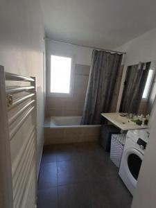 For rent Marseille-3eme-arrondissement 3 rooms 63 m2 Bouches du Rhone (13003) photo 3