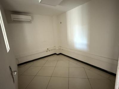 Louer Bureau Saint-denis 27600 euros