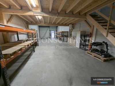 Louer Commerce 210 m2 Mery