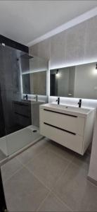 For sale Lille 4 rooms 93 m2 Nord (59000) photo 2