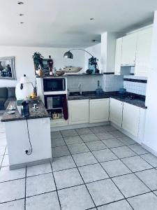 For sale 3 rooms 91 m2 Alpes Maritimes (06160) photo 3