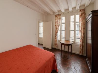 For sale 2 rooms 31 m2 Paris (75003) photo 1