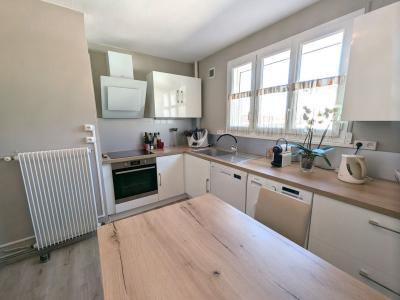 For sale CENTRE VILLE 3 rooms 69 m2 Loire (42300) photo 3