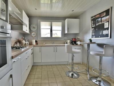 For sale CHOLET RSIDENTIEL 5 rooms 107 m2 Maine et loire (49300) photo 3