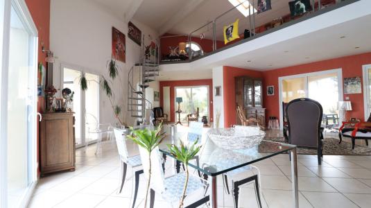 For sale 7 rooms 246 m2 Gironde (33390) photo 0