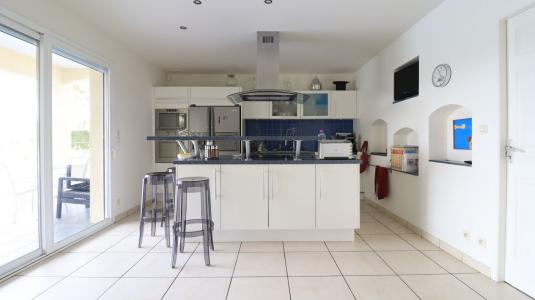 For sale 7 rooms 246 m2 Gironde (33390) photo 2