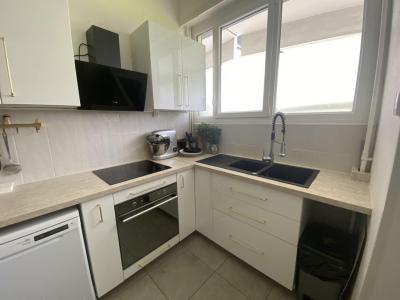For sale MASSUES CHAMPVERT 6 rooms 94 m2 Rhone (69009) photo 3