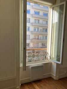 For rent Lyon-7eme-arrondissement 2 rooms 54 m2 Rhone (69007) photo 1