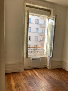 For rent Lyon-7eme-arrondissement 2 rooms 54 m2 Rhone (69007) photo 2