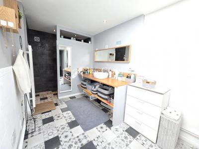 For sale Tourcoing 4 rooms 121 m2 Nord (59200) photo 3