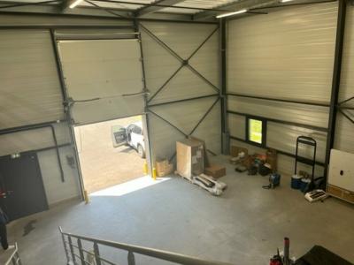 Louer Commerce 305 m2 Merignac