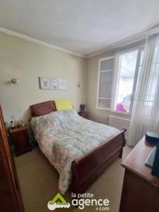 For sale Saint-amand-montrond 4 rooms 126 m2 Cher (18200) photo 3