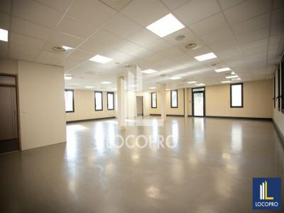 Louer Bureau 181 m2 Beaurecueil