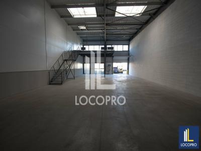 Louer Commerce 347 m2 Gignac-la-nerthe