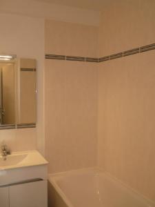 For rent Villenave-d'ornon 2 rooms 55 m2 Gironde (33140) photo 3