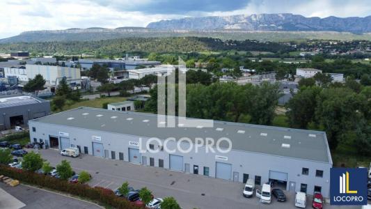 Louer Commerce 360 m2 Rousset