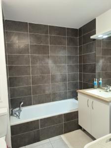 For rent Vernaison 2 rooms 37 m2 Rhone (69390) photo 3