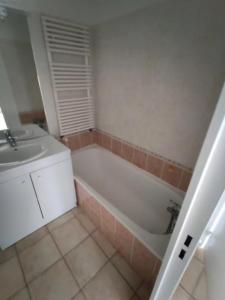 For rent Villefranche-sur-saone 2 rooms 48 m2 Rhone (69400) photo 2