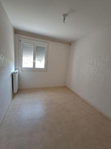 Louer Appartement 63 m2 Descartes