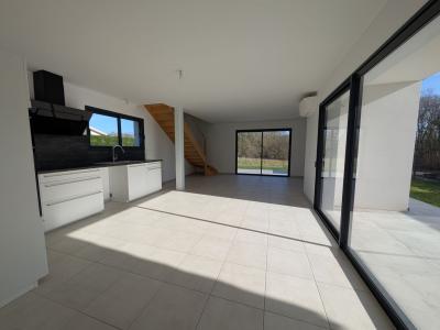 For sale RSIDENTIEL 6 rooms 110 m2 Landes (40230) photo 2