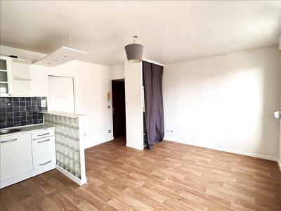 For rent Pontault-combault 1 room 28 m2 Seine et marne (77340) photo 0