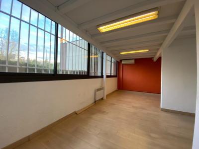 Louer Local commercial Avignon 38580 euros