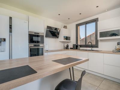 For sale LES ROUBAUDS 5 rooms 130 m2 Bouches du Rhone (13380) photo 4