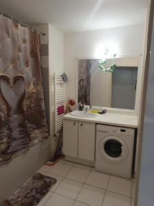 For sale Toulouse 2 rooms 42 m2 Haute garonne (31100) photo 3