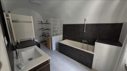 Louer Appartement 104 m2 Berre-les-alpes