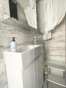 For rent Paris-10eme-arrondissement 1 room 14 m2 Paris (75010) photo 4