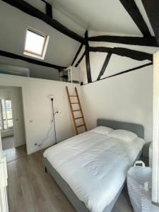 For rent Paris-10eme-arrondissement 5 rooms 20 m2 Paris (75010) photo 0