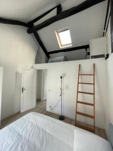 For rent Paris-10eme-arrondissement 5 rooms 20 m2 Paris (75010) photo 1