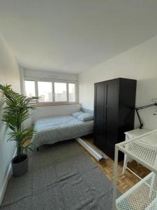 For rent Paris-19eme-arrondissement 6 rooms 22 m2 Paris (75019) photo 0