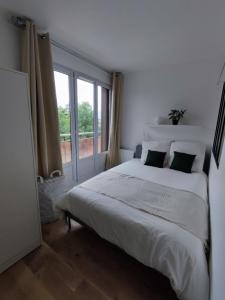 For rent Paris-20eme-arrondissement 5 rooms 16 m2 Paris (75020) photo 1